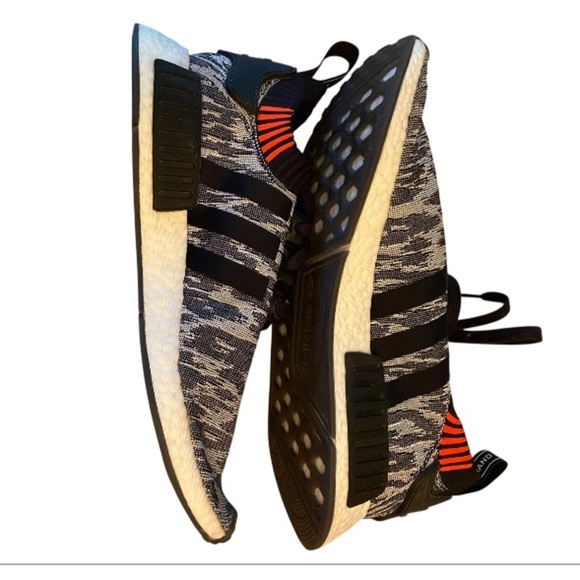 Adidas NMD R2 Primeknit Black/ White/ Grey Red Boost Sz 12 - Picture 5 of 6